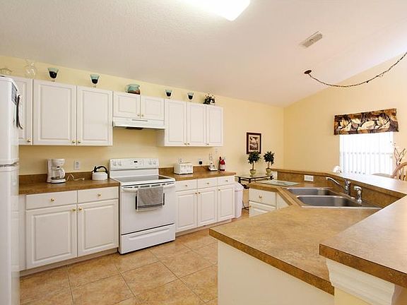 3rd image of 4613 Cumbrian Lakes Dr