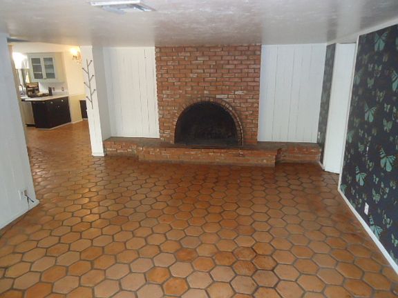 4th image of 270 E Sierra Vista Dr