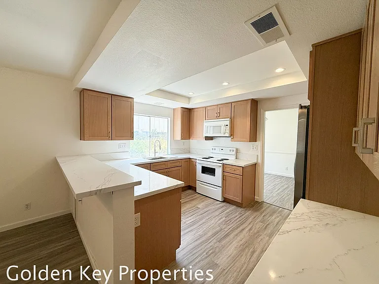 3532 Skyhaven Ln — Photo 9