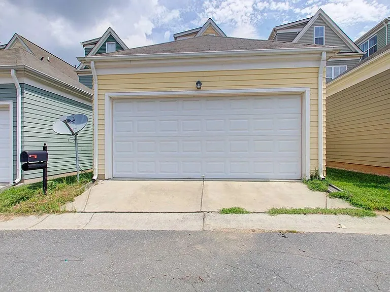527 Dubois Ct — Photo 12
