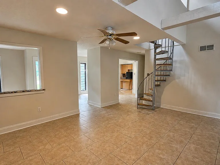 89 Ericson Rd — Photo 16