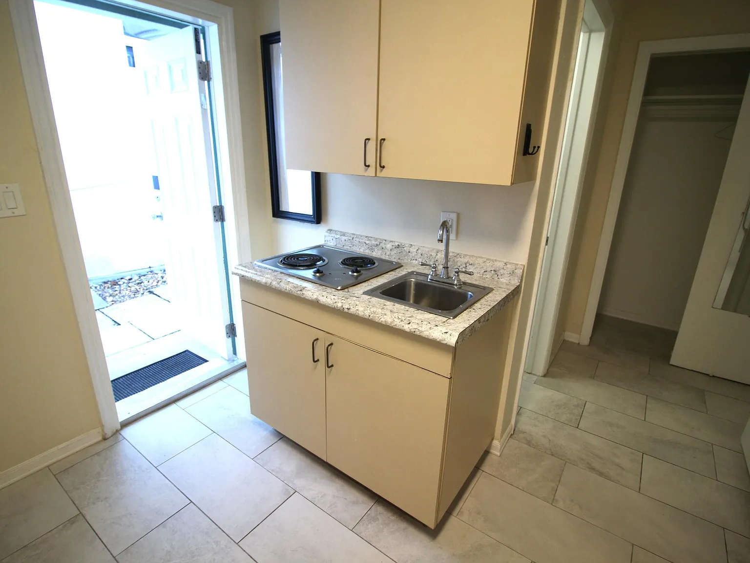 1 bed, 1.0 bath, 200 sqft, $1,400 — Photo 3