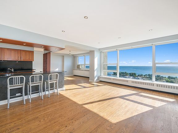 3rd image of 3180 N Lake Shore Dr APT 16E