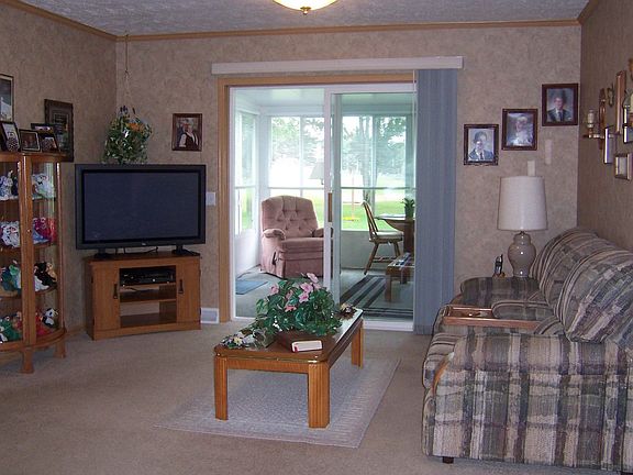 Living room - view 2