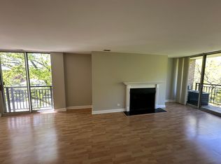 1833-4 Lakes Ave #4B, Lisle, IL 60532