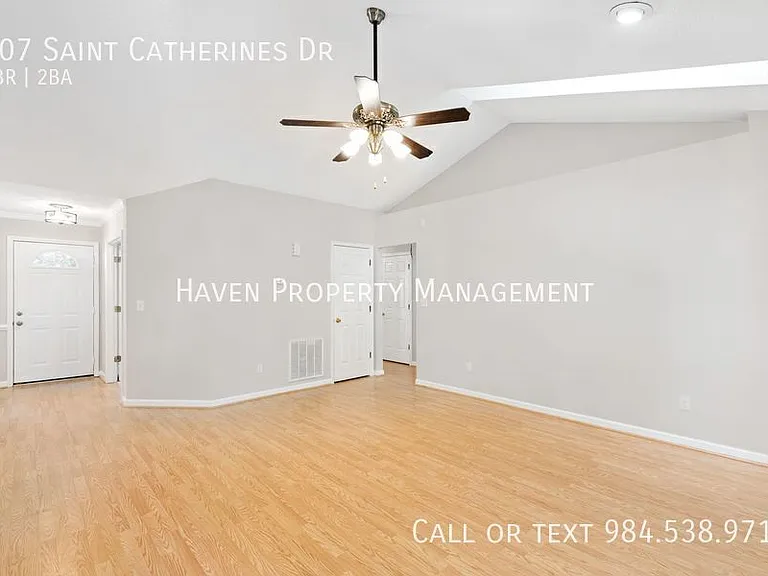 707 Saint Catherines Dr — Photo 3