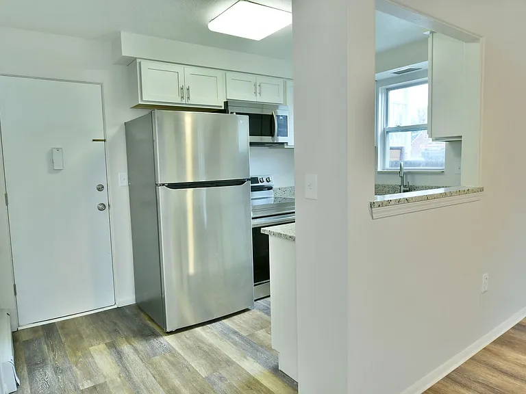 560 Gladys St — Photo 25