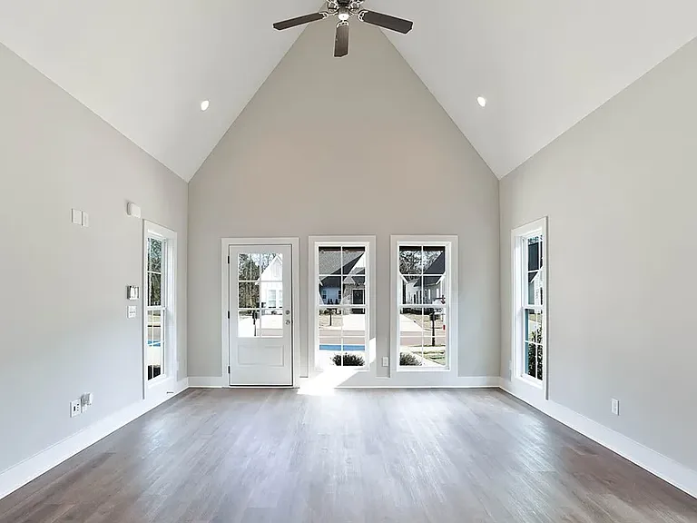 1073 Burrow Cir — Photo 3
