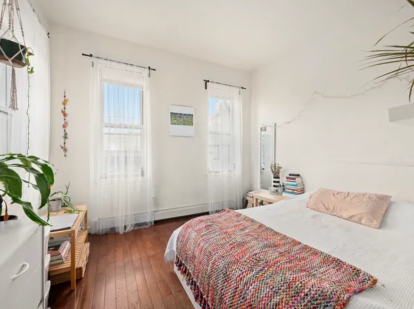 25 Bogart Street 2N image 1 of 6