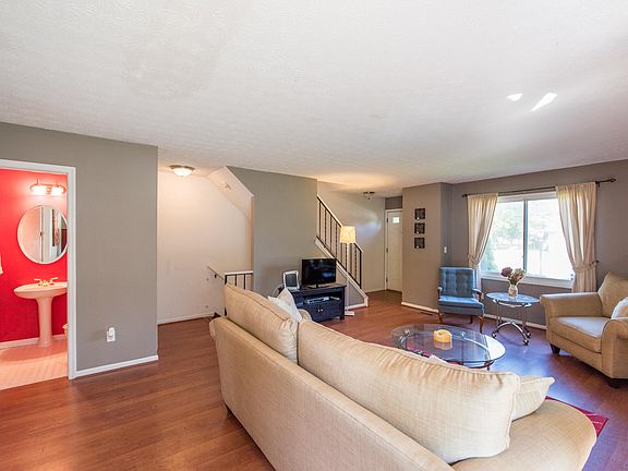 2nd image of 102 Corbins Mill Dr