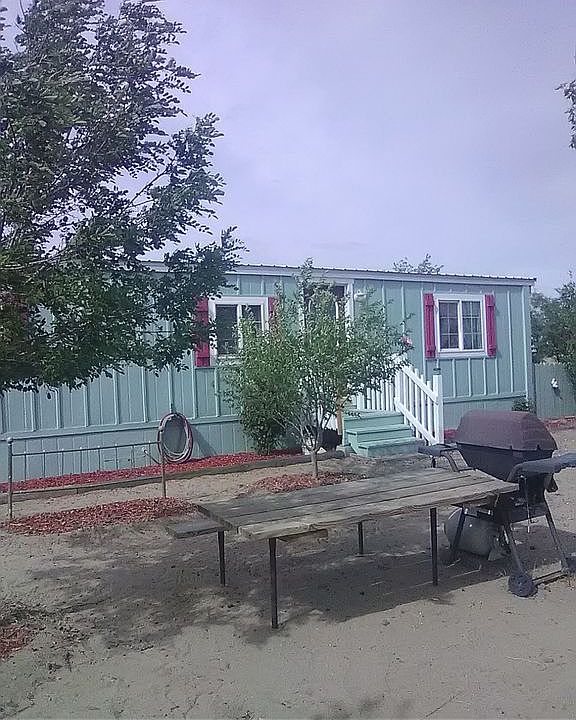 1st image of 1420 E 10th St