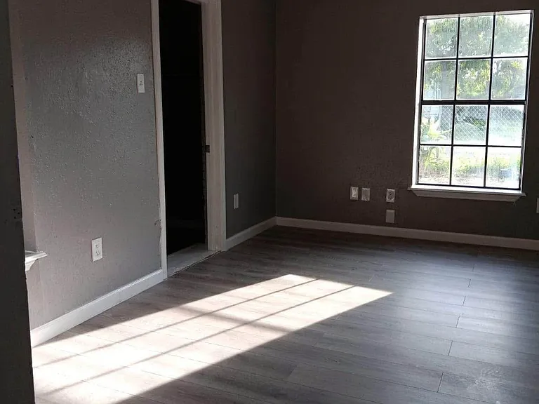 601 Scott Dr — Photo 3