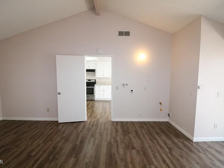 936 Belmont Ave — Photo 39