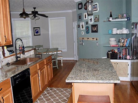 4th image of 224 Central Heights Dr