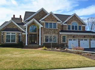 14 Fox Ln, Lake Grove, NY 11755