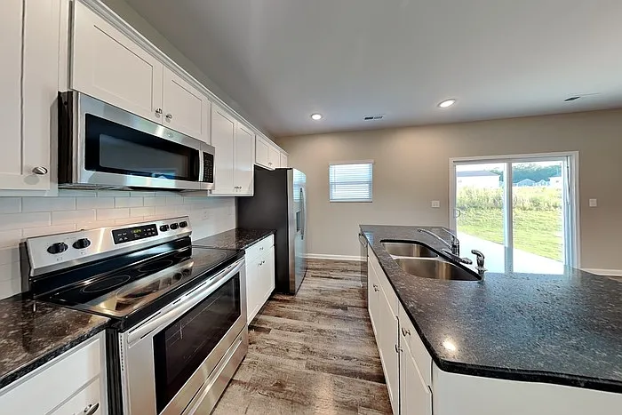 1045 Cloverdale Ct — Photo 6