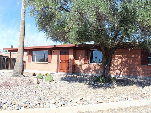 3rd image of 9849 E Victoria Ln