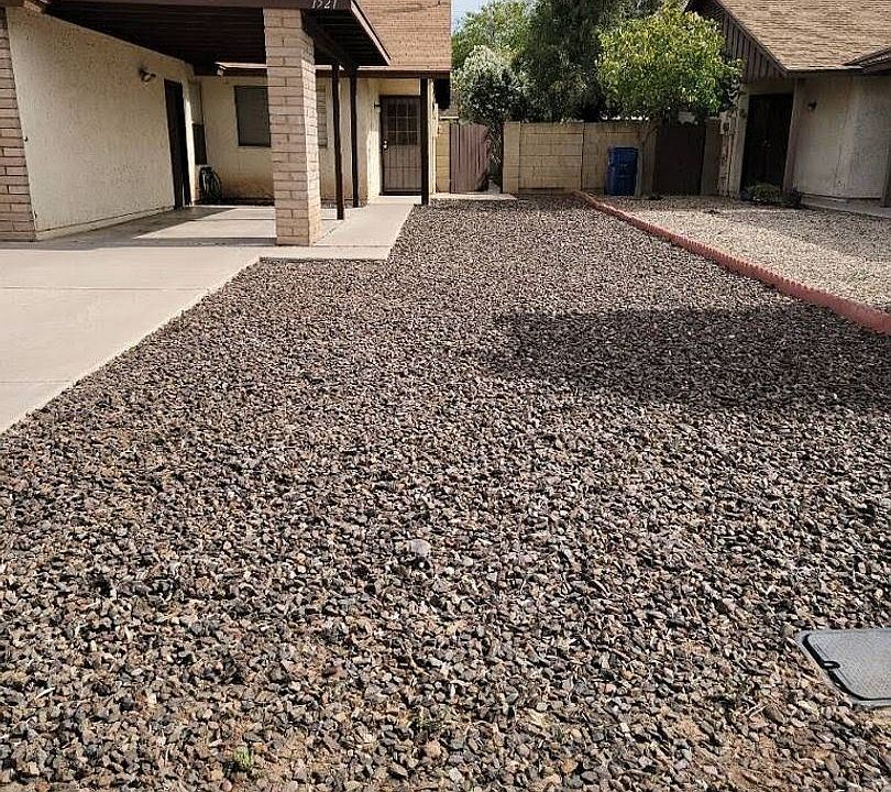 1st image of 1521 E Palmdale Dr