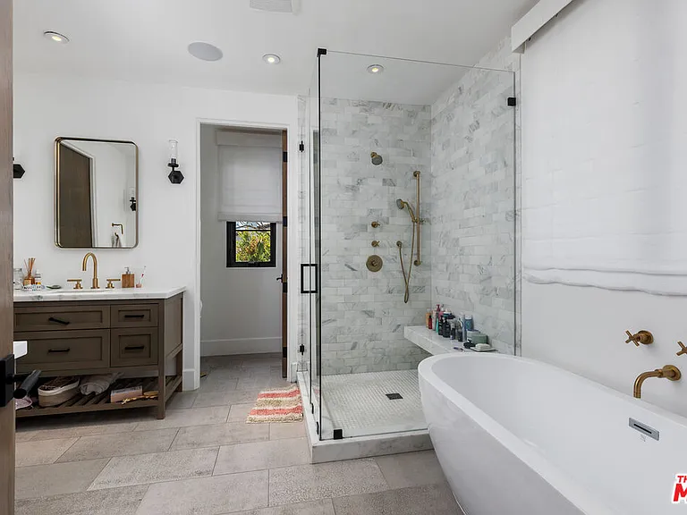 635 Seward St — Photo 15