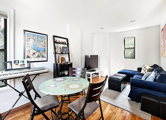 Rented by Warburg | media 26