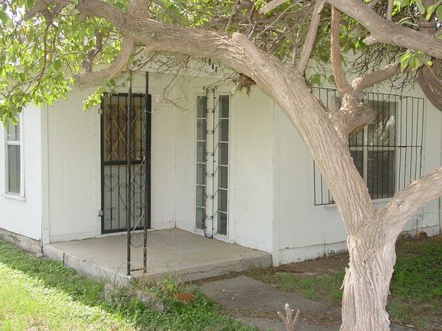1st image of 884 Medina St