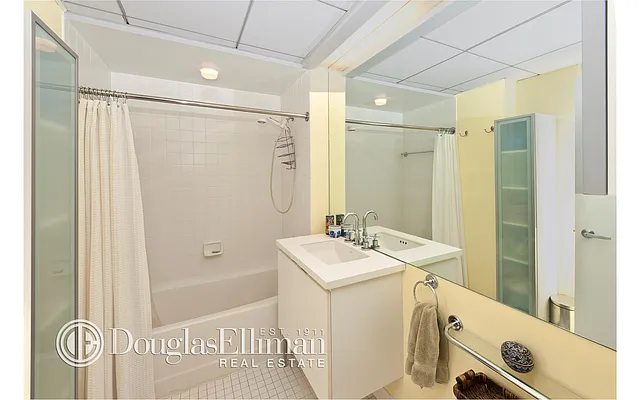 Rented by Douglas Elliman | media 19