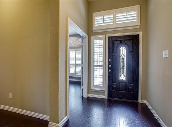 3rd image of 411 Aylesbury Ct