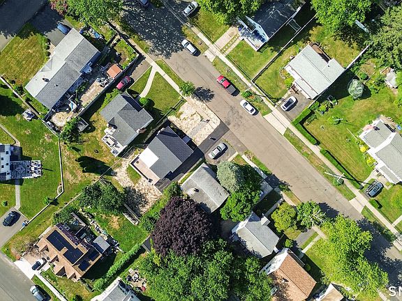 2nd image of 141 Laurel Street