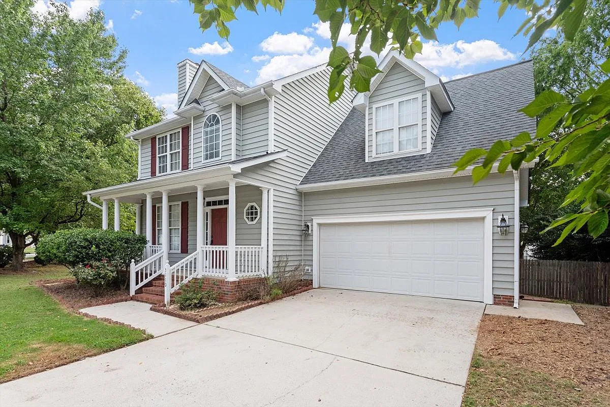 4 bed, 2.5 bath, 1845 sqft, $2,450 — Photo 3