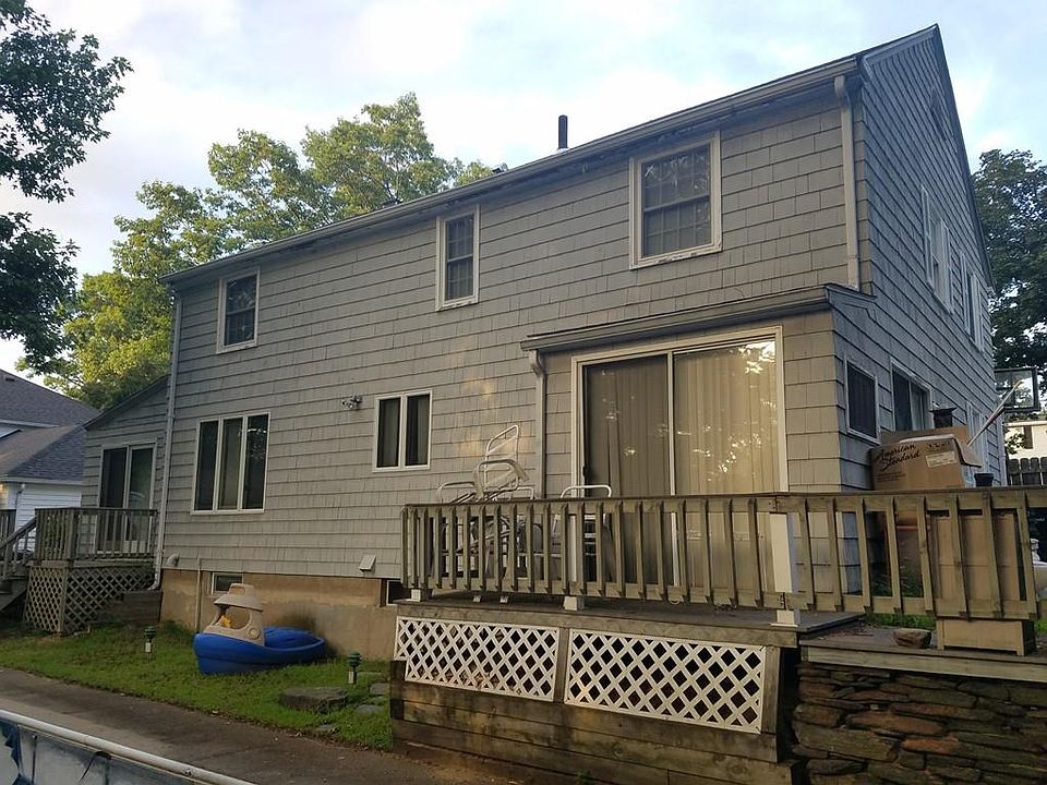 2nd image of 142 Dayton St