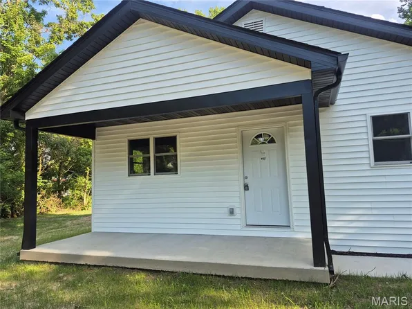125 Anna Ave, Godfrey, IL 62035