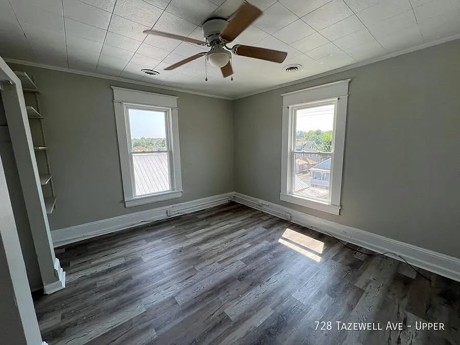 Top Floor Apartment, Newly Renovated 2 Bed 1 Bath — Photo 1