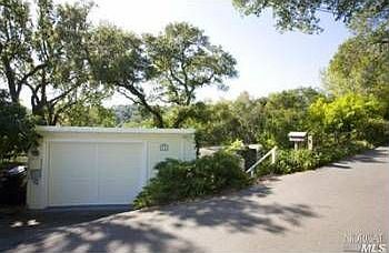 2nd image of 17 Brookmont Cir