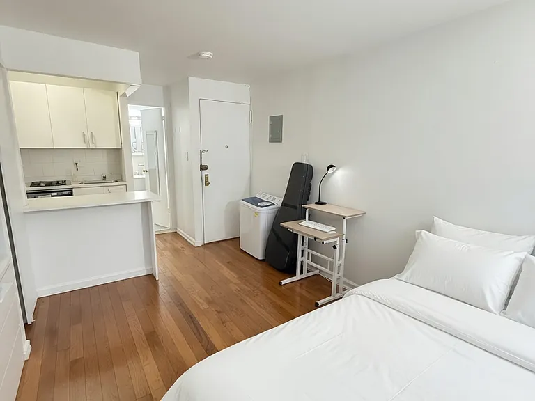 445 W 36th St #11 — Photo 2