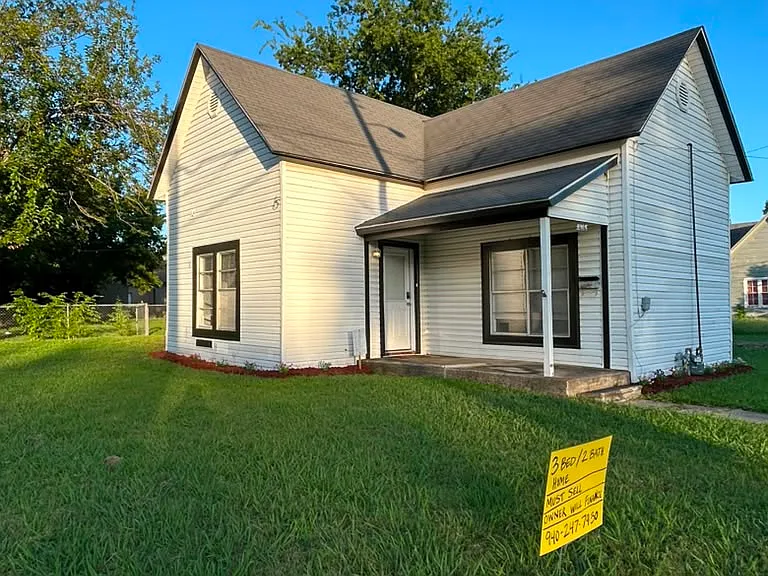 426 N Clements St — Photo 2