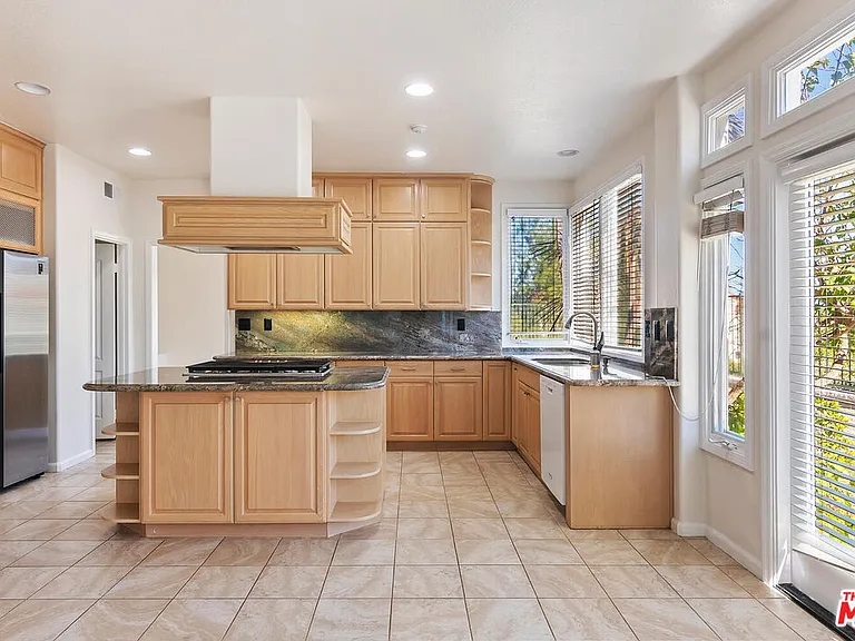 3767 Paseo Primario — Photo 8