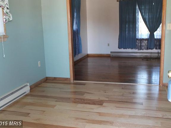 2nd image of 270 Persimmon Ln