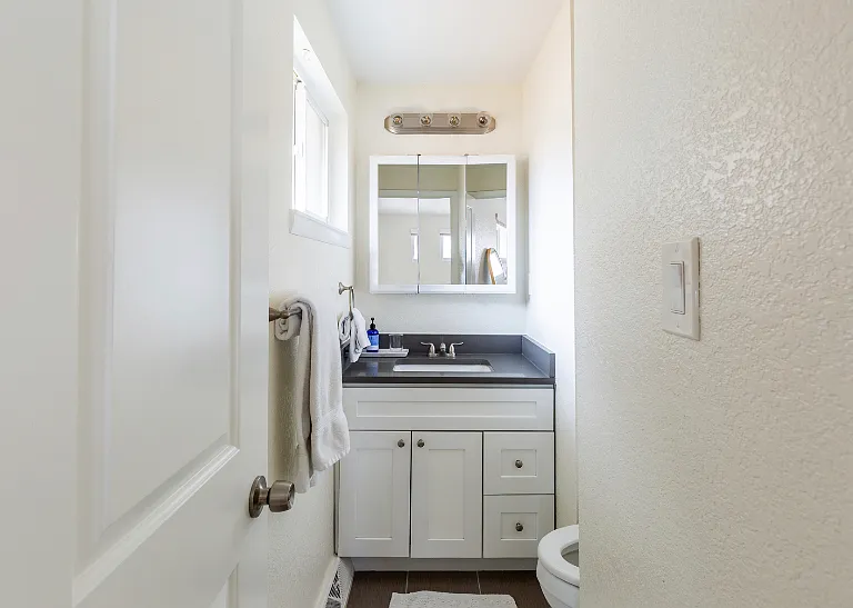 2622 S Lincoln St — Photo 9