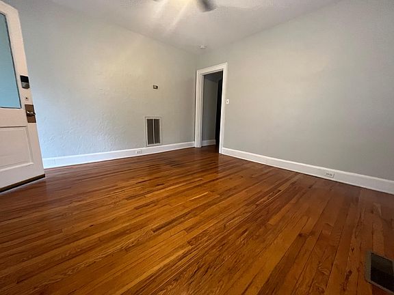 3rd image of 916 Luttrell St APT 2