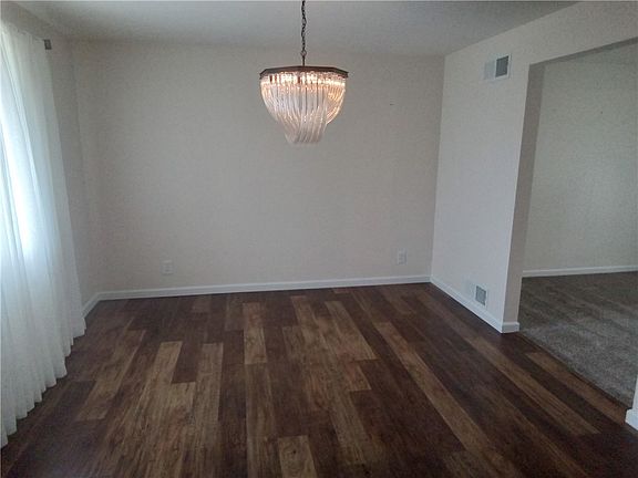 5th image of 222 Primrose Dr