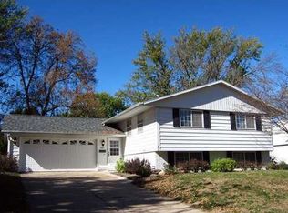 4401 Twin Pine Dr NE, Cedar Rapids, IA 52402