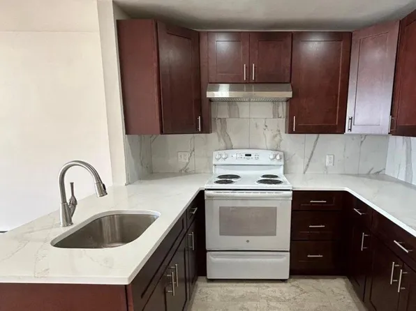 24 High St, Mount Holly, NJ 08060