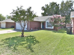 932 NW 15th St, Moore, OK 73160