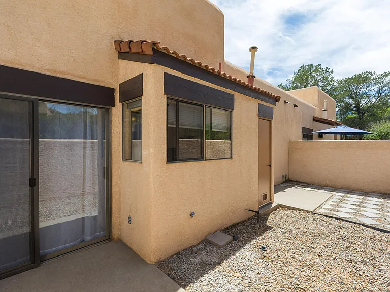 10241 Las Casitas Ct NE — Photo 21