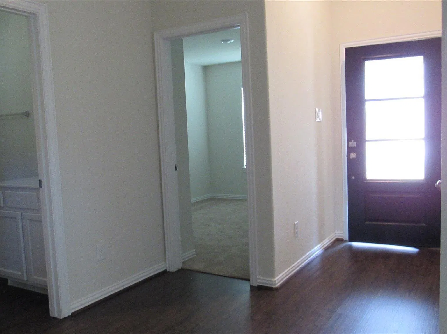 3 bed, 2.0 bath, 1760 sqft, $2,400 — Photo 4