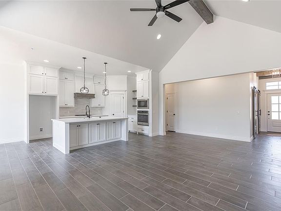 5th image of 9216 SW 42nd St