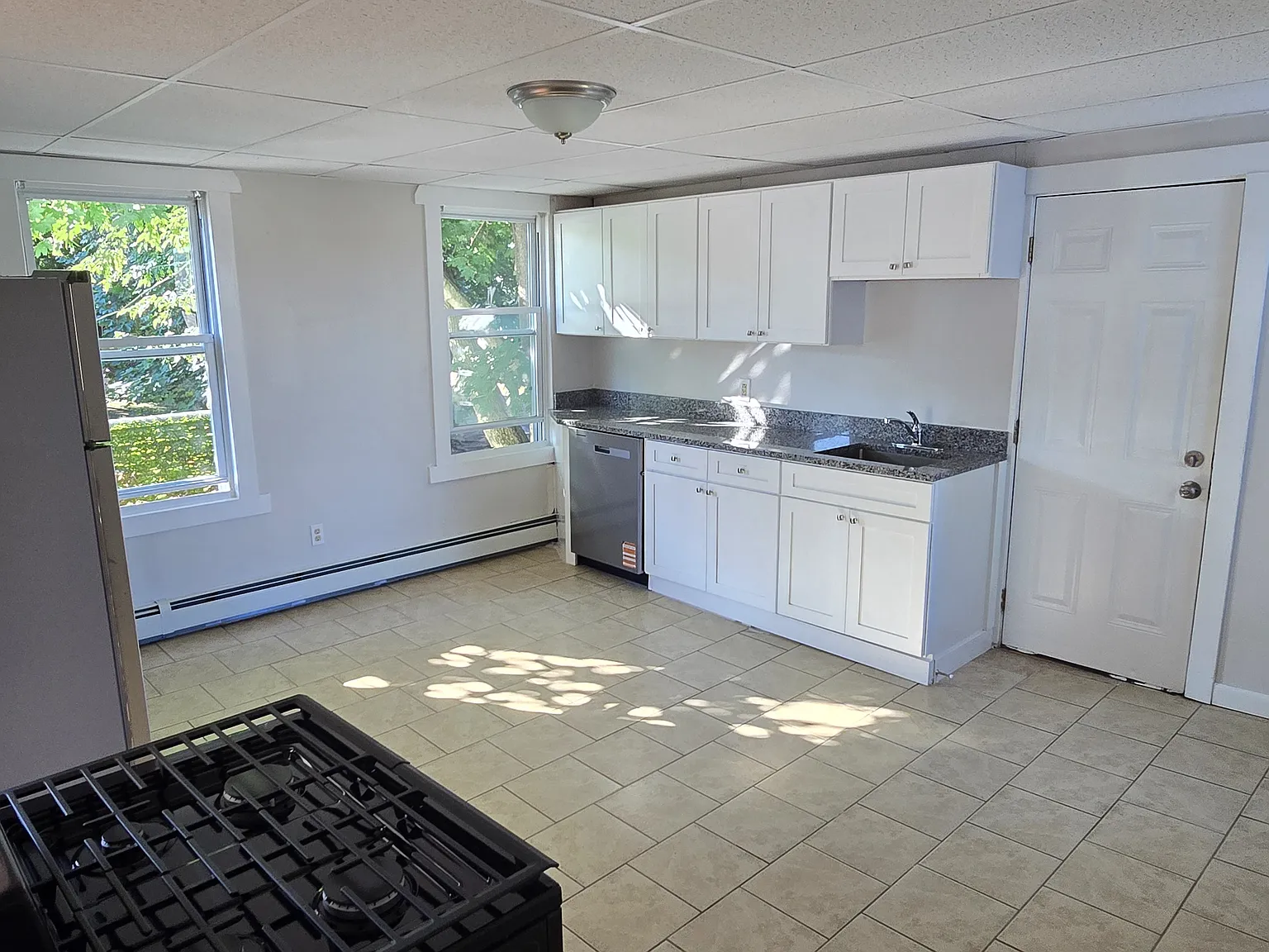 3 bed, 1200 sqft, $1,950 — Photo 2
