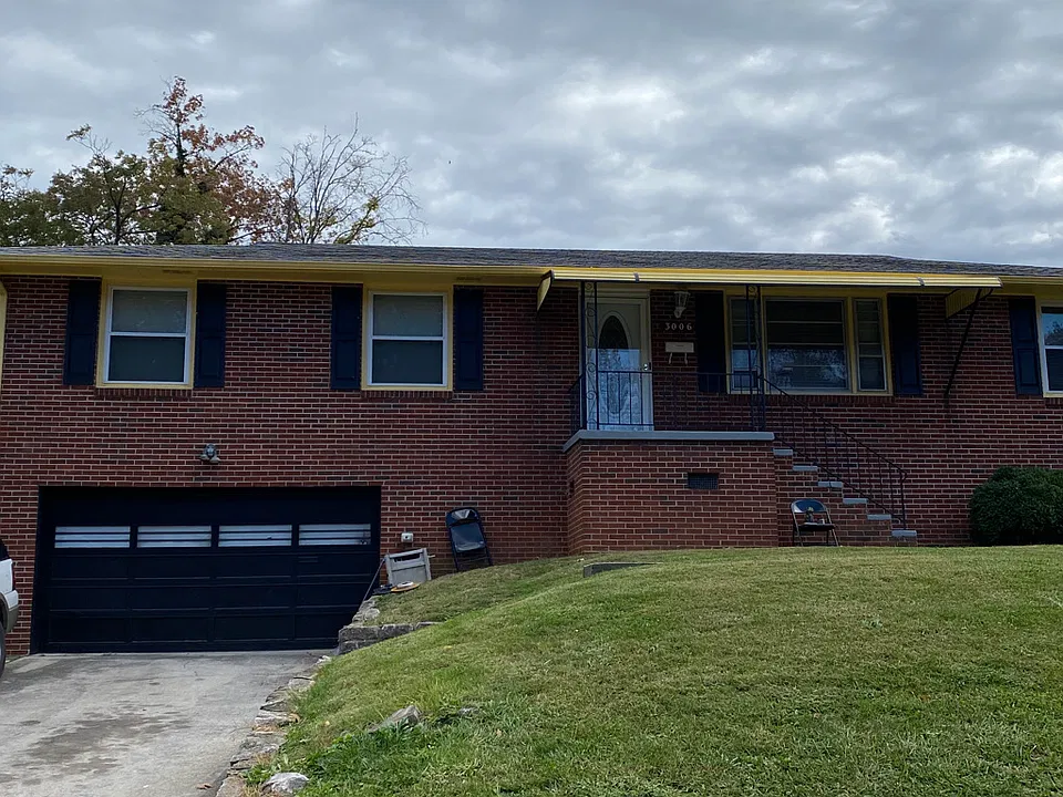 3006 Woodbine Ave