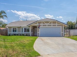 242 Green Tree Cir, Calimesa, CA 92320