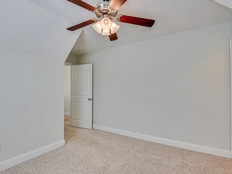 5564 Connor Dr — Photo 33
